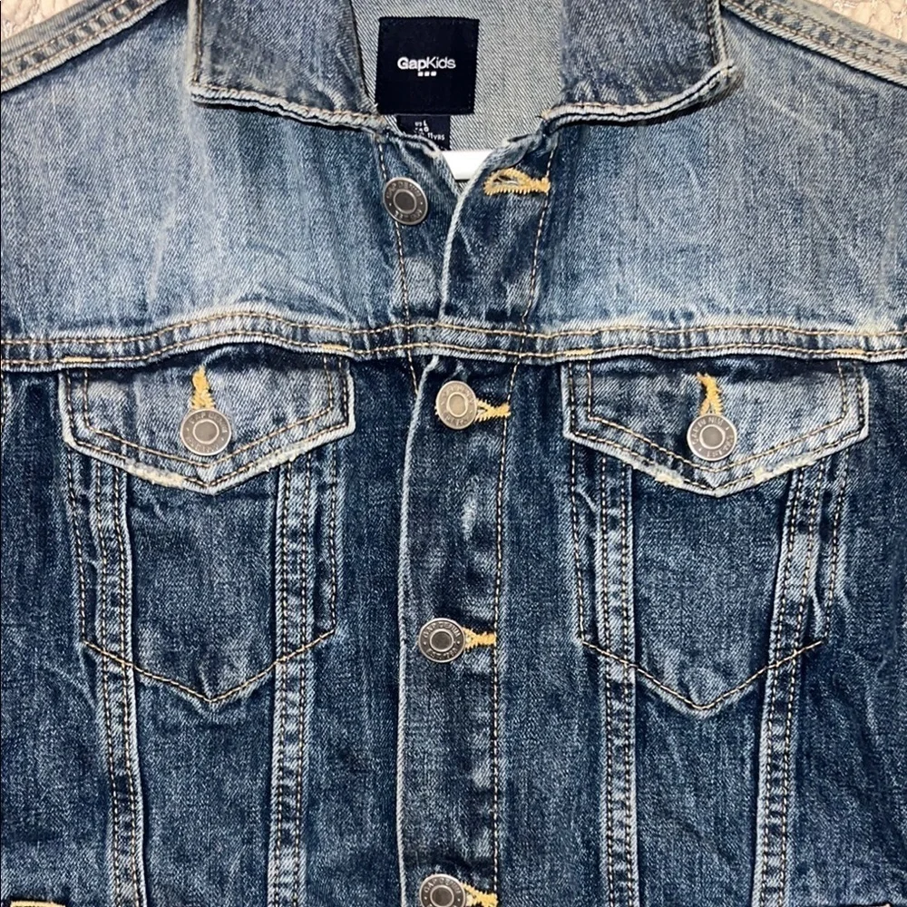 Gap Kids Distressed Denim Jacket Size 10/11 Large
